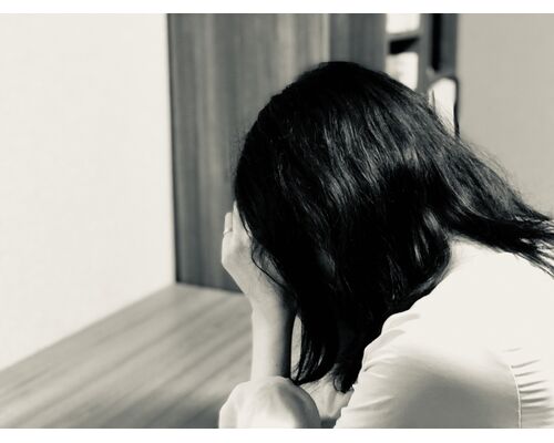 40代で食事を減らしても痩せないと悩む女性